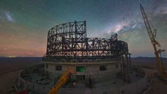Construção de telescópio revolucionário no deserto do Atacama com espelho de 39 metros está 50% concluída; veja fotos.
