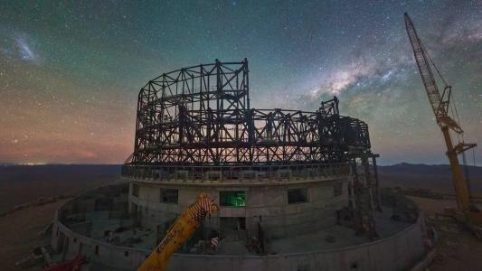 Construção de telescópio revolucionário no deserto do Atacama com espelho de 39 metros está 50% concluída; veja fotos.