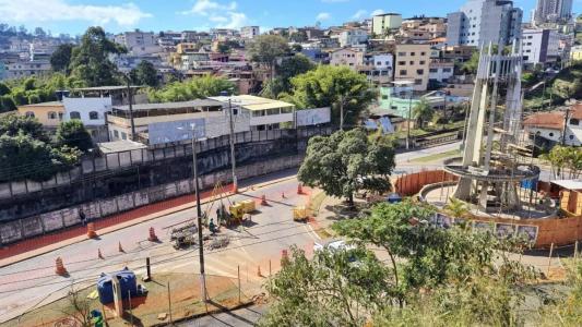 Construção do viaduto no bairro Cachoeira