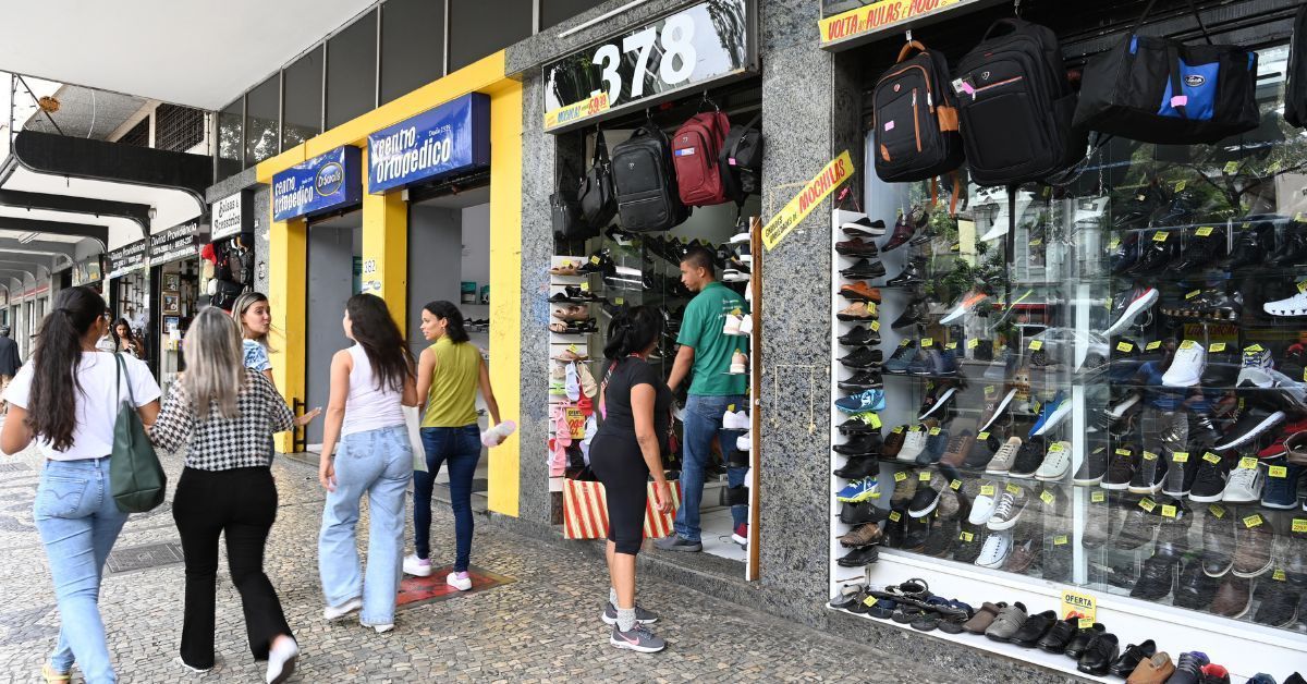 Confiança do consumidor de BH cai e marca menor nível do ano