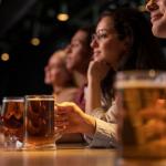 Consumo de álcool cai no Brasil, mas abuso entre mulheres e adolescentes preocupa
