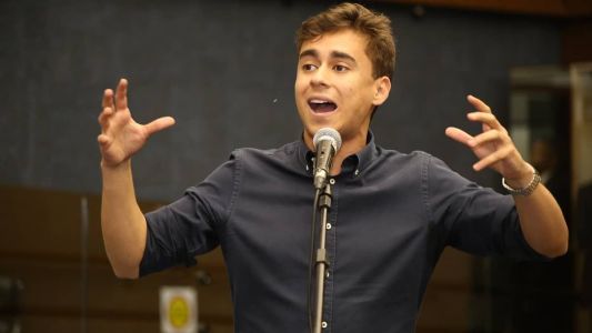 Contas de Nikolas Ferreira em redes sociais deverão ser reativadas pelas plataformas