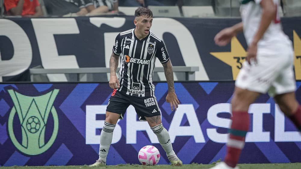 Saravia vislumbra renovação com o Atlético: 'Desfrutando cada momento'