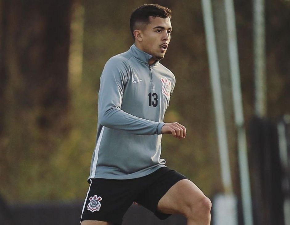 Lesão faz Corinthians renovar contrato de lateral do extinto Sub-23
