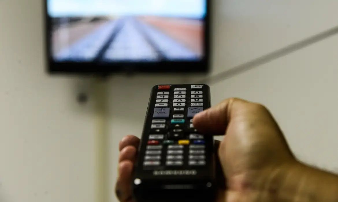 Manter pressionado o número 0 no controle remoto por 3 segundos: para que serve