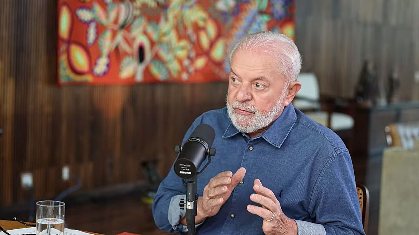 Lula sofre acidente doméstico e cancela viagem à Rússia por recomendação médica