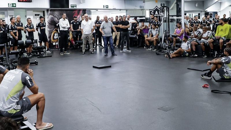 Felipão se despede do elenco do Atlético na Cidade do Galo