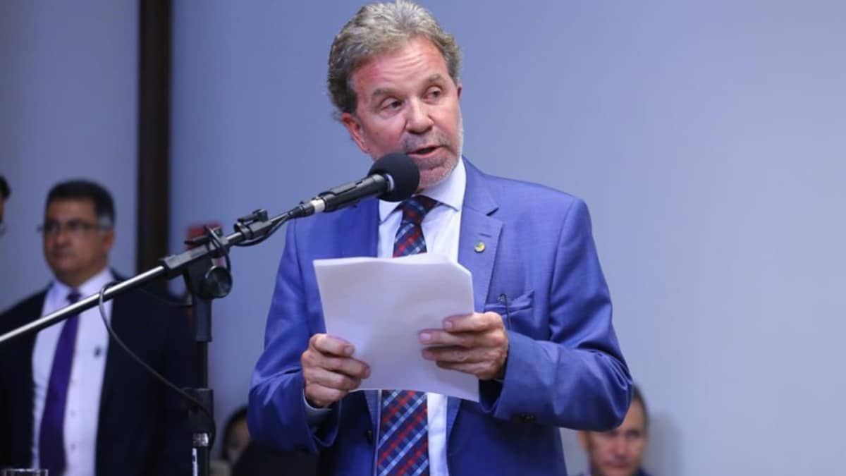 'Infeliz e estapafúrdia', afirma coordenador da bancada de MG sobre declaração de Zema