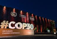 COP 30 fecha acordo com impasse sobre fósseis, mas com avanço em adaptação