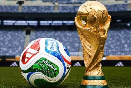 Bola da Copa do Mundo de 2026 e o troféu da competição
