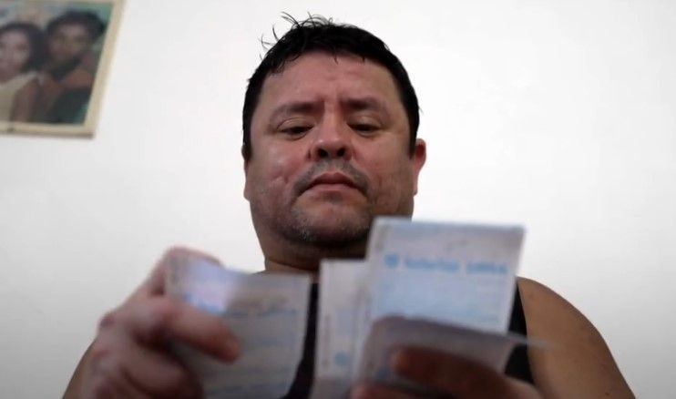 Copeiro que ficou fora de bolão e perdeu fortuna sonha com a Mega da Virada: 'Mundo dá voltas'