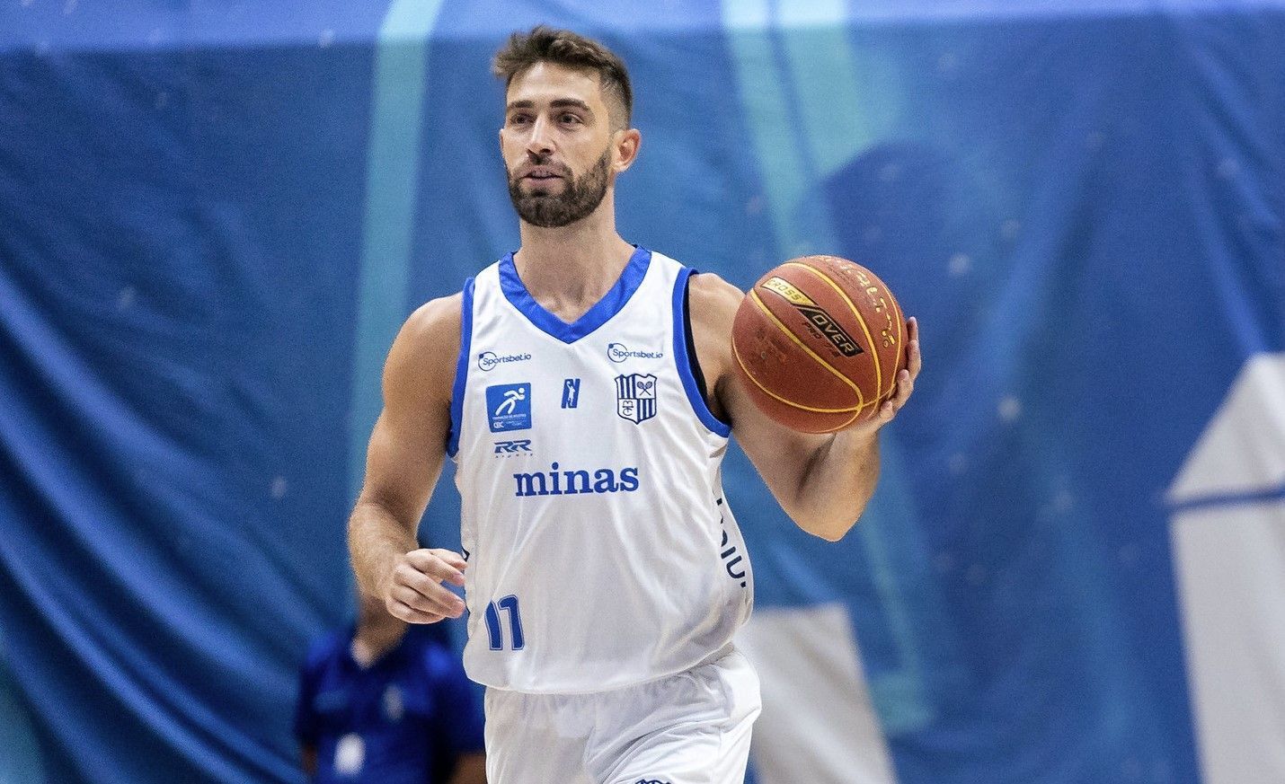 Jogador de basquete do Minas é suspenso pelo STJD após acusação de racismo