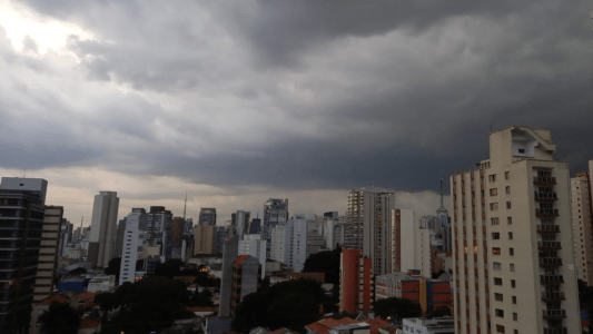 São Paulo tem previsão de acumulado de chuva “muito alto” | CNN Brasil