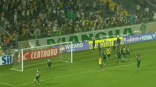 Jogadores do Palmeiras comemoram classificação sobre o Vitória na Copinha