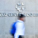 Ibovespa sobe pelo quinto pregão consecutivo e zera as perdas do mês