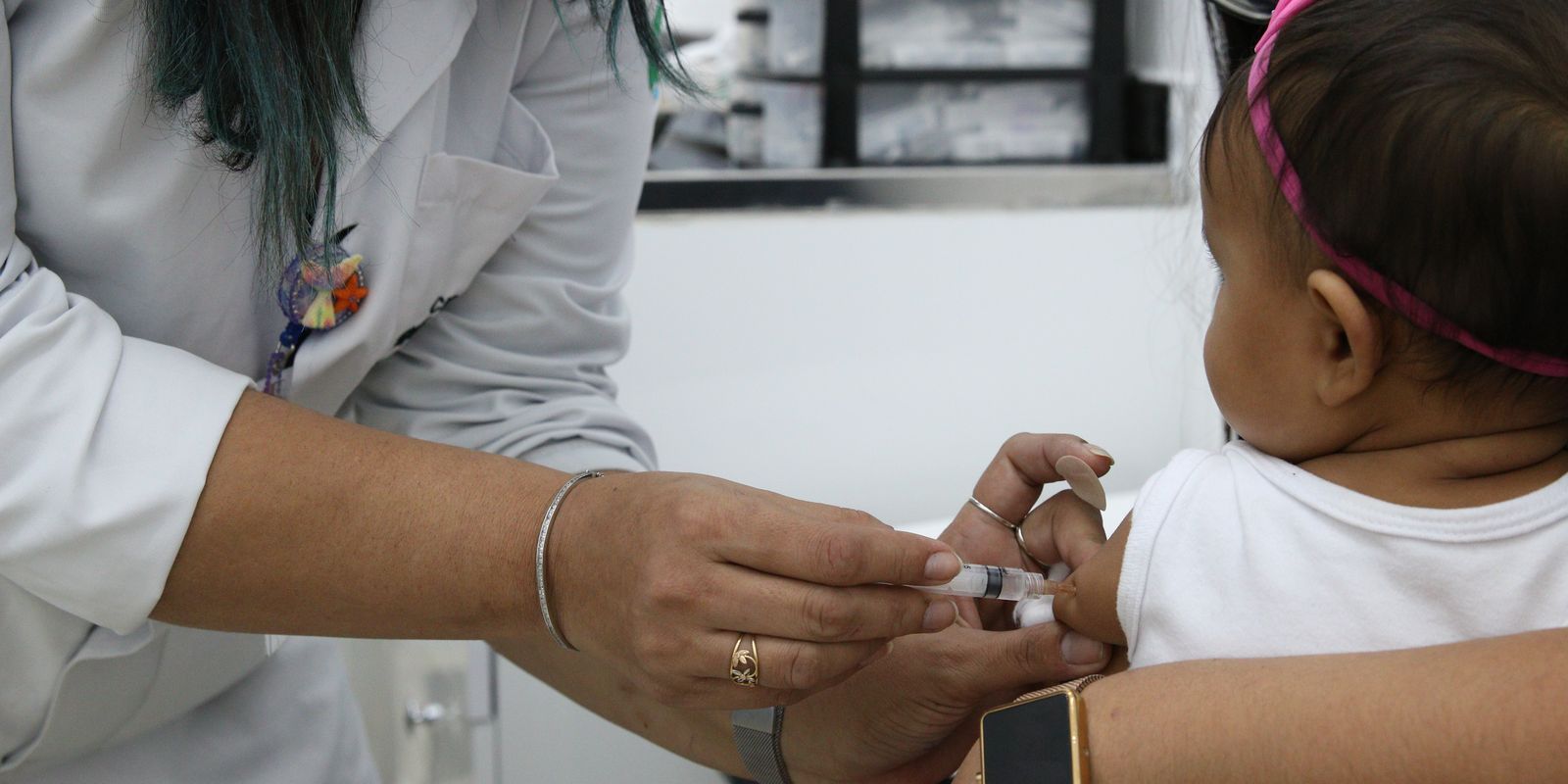 PBH alerta para baixa cobertura vacinal contra coqueluche e lembra importância da vacinação