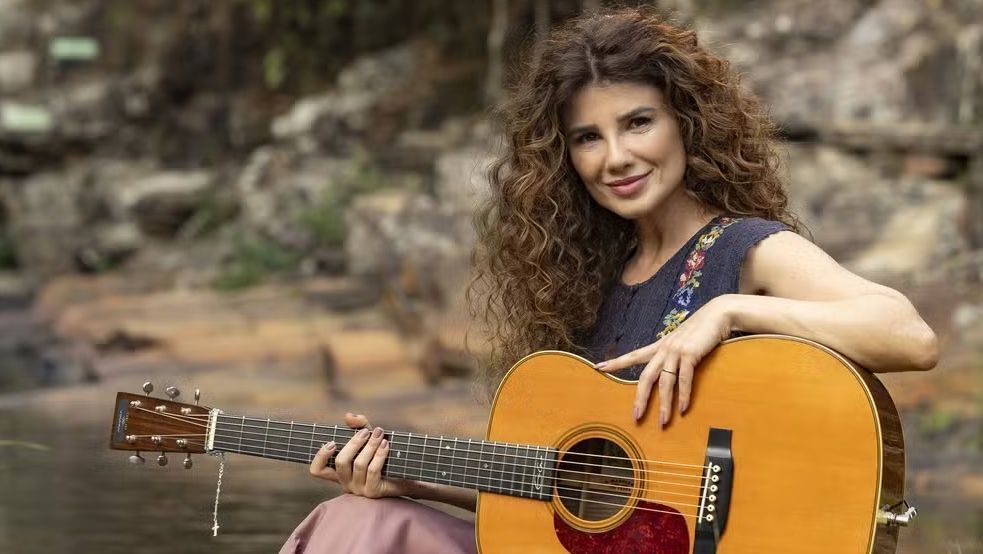 Paula Fernandes vive avó em ‘Coração Acelerado’: ‘História parecida com a minha’