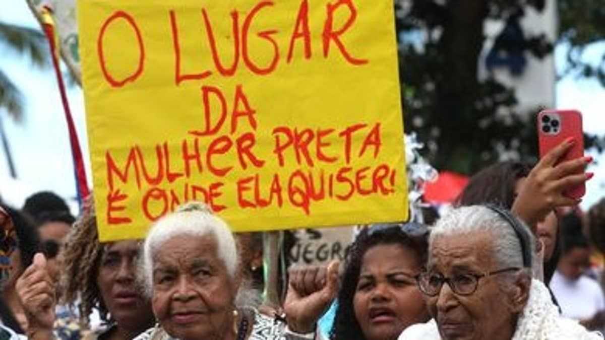 Copacabana é tomada por Marcha das Mulheres Negras