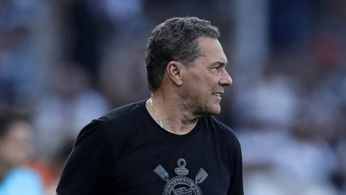 Corinthians e Grêmio duelam em jogo atrasado pela 15ª rodada do Brasileirão