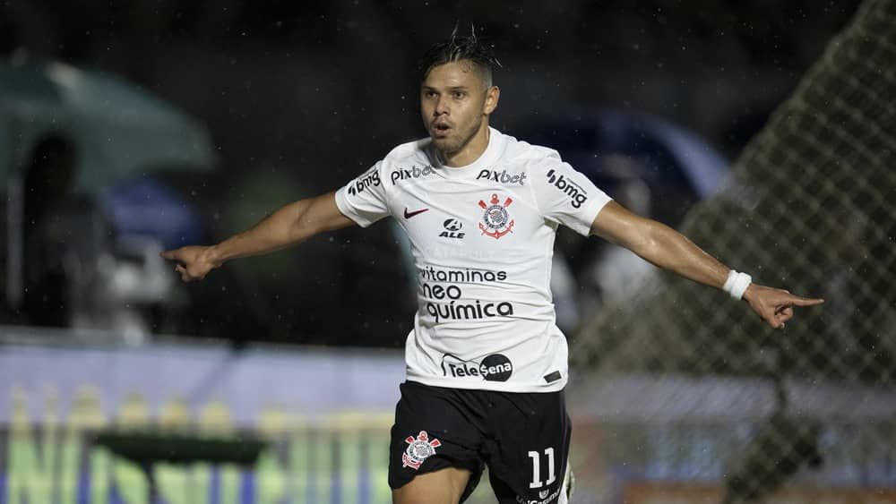 Corinthians vira sobre o Vasco, respira aliviado, e afunda rival no Brasileiro 