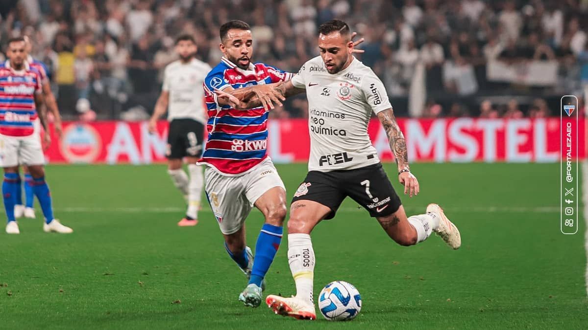 Torcedores do Fortaleza são alvos de gestos xenofóbicos contra o Corinthians
