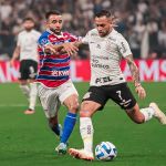 Torcedores do Fortaleza são alvos de gestos xenofóbicos contra o Corinthians