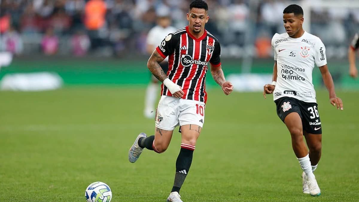 Após gritos homofóbicos em clássico, colunistas detonam Corinthians e comentaristas da TV