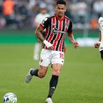 Após gritos homofóbicos em clássico, colunistas detonam Corinthians e comentaristas da TV