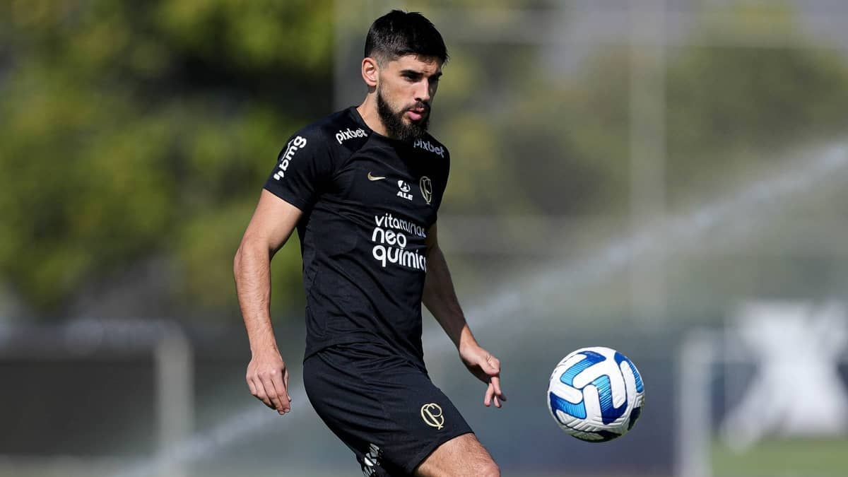Corinthians terá três zagueiros para enfrentar o Universitario