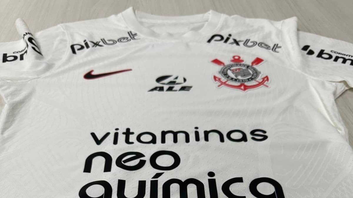Corinthians fecha patrocínios e garante uniforme 50% mais valioso que de rival