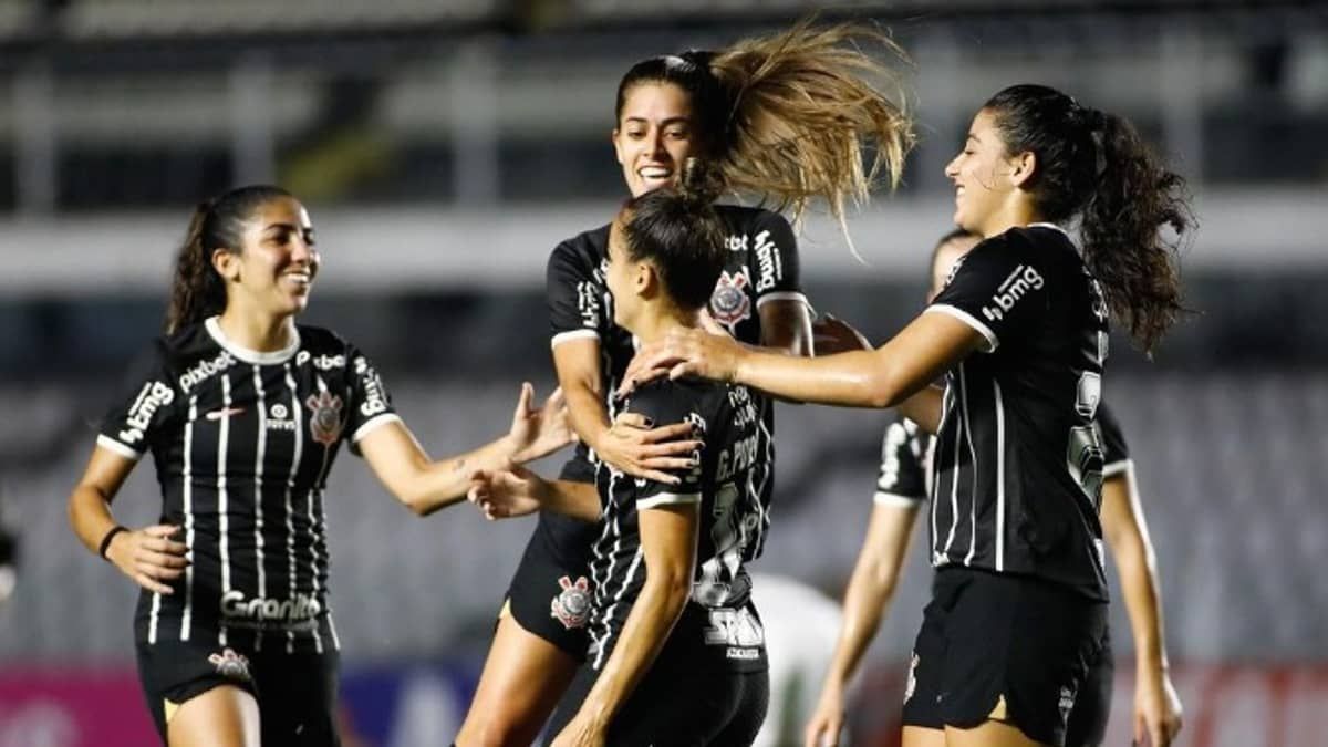 Corinthians goleia o Flamengo na penúltima rodada do Brasileirão Feminino 