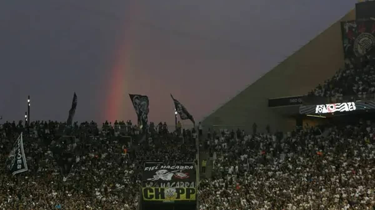 Corinthians intensifica campanha contra gritos homofóbicos