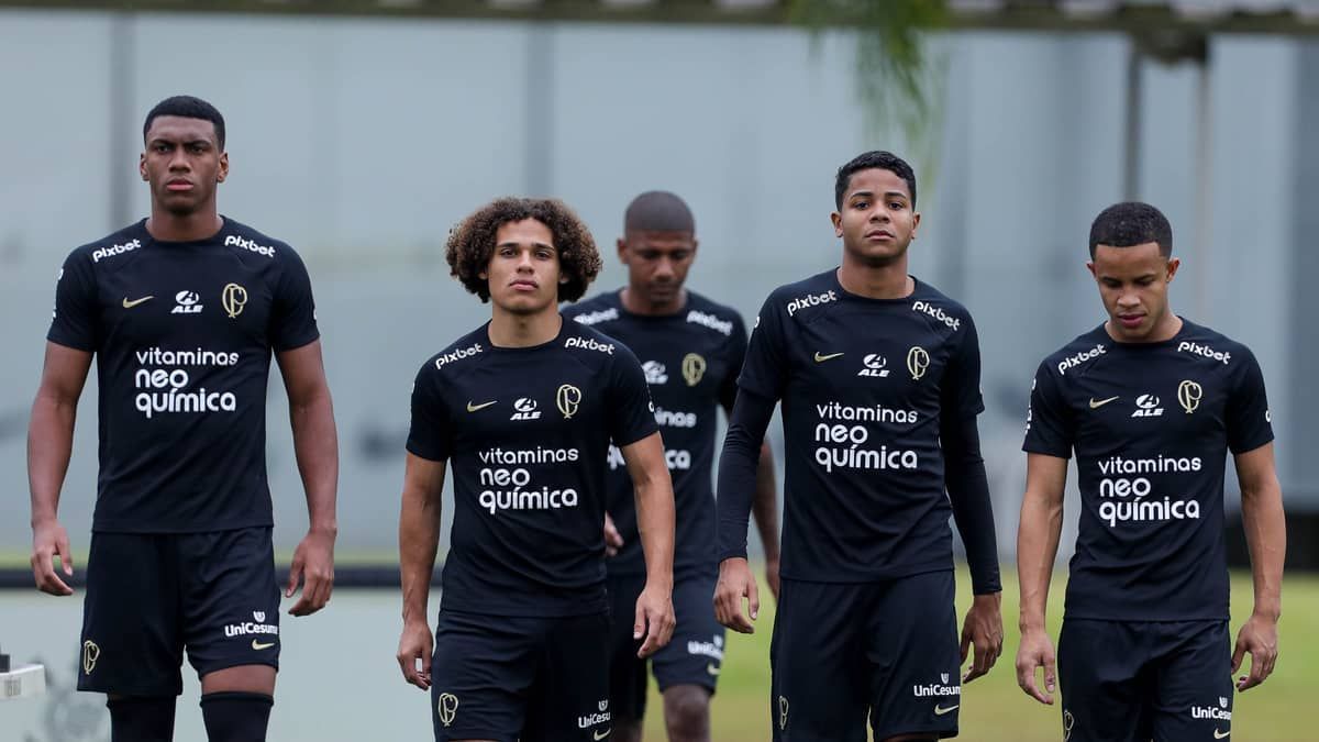Corinthians divulga relacionados para encarar o Universitario