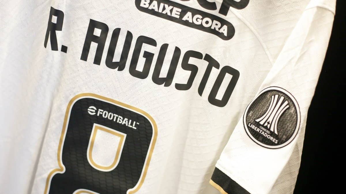 Corinthians confirma lesão, e Renato Augusto vai passar por artroscopia no joelho