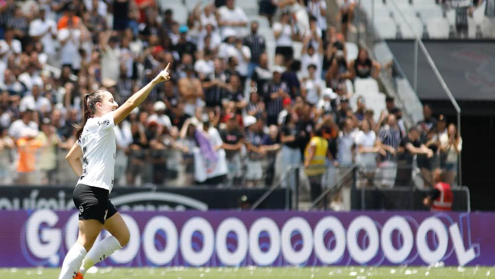 Torcedores do Corinthians reativam movimento por recorde histórico no futebol feminino