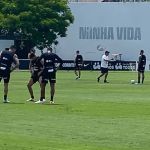 Sem Fausto, Mano treina situações de ataque no Corinthians