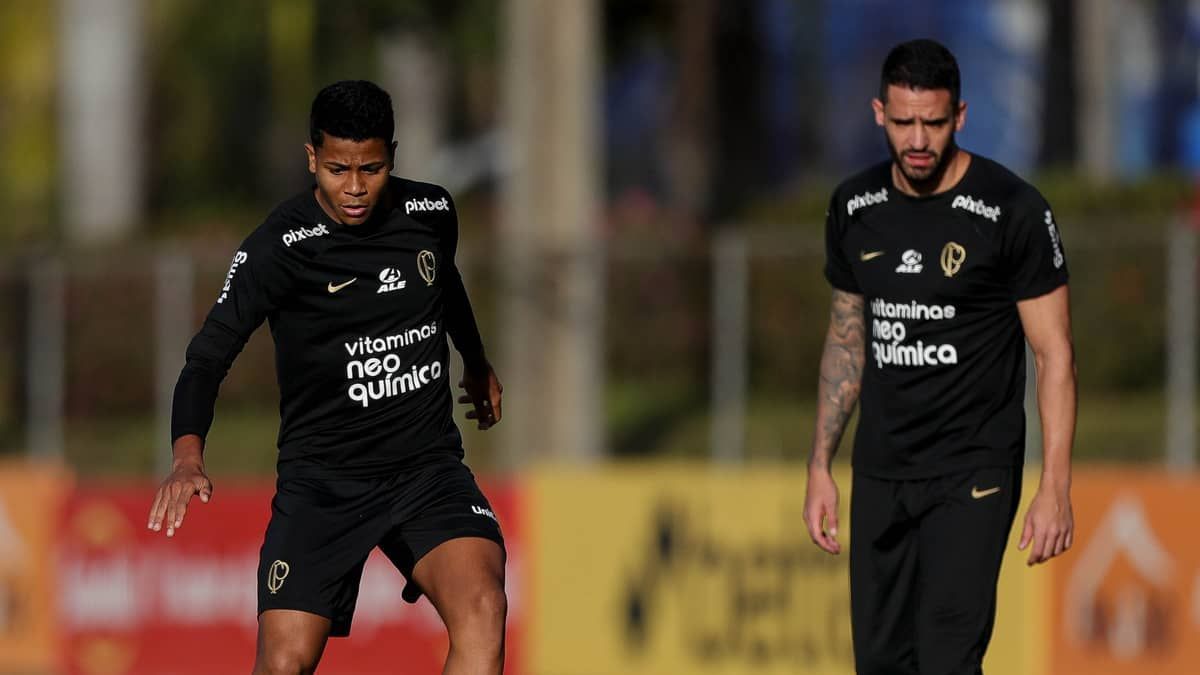 Corinthians treina no CT do Cruzeiro de olho no Atlético