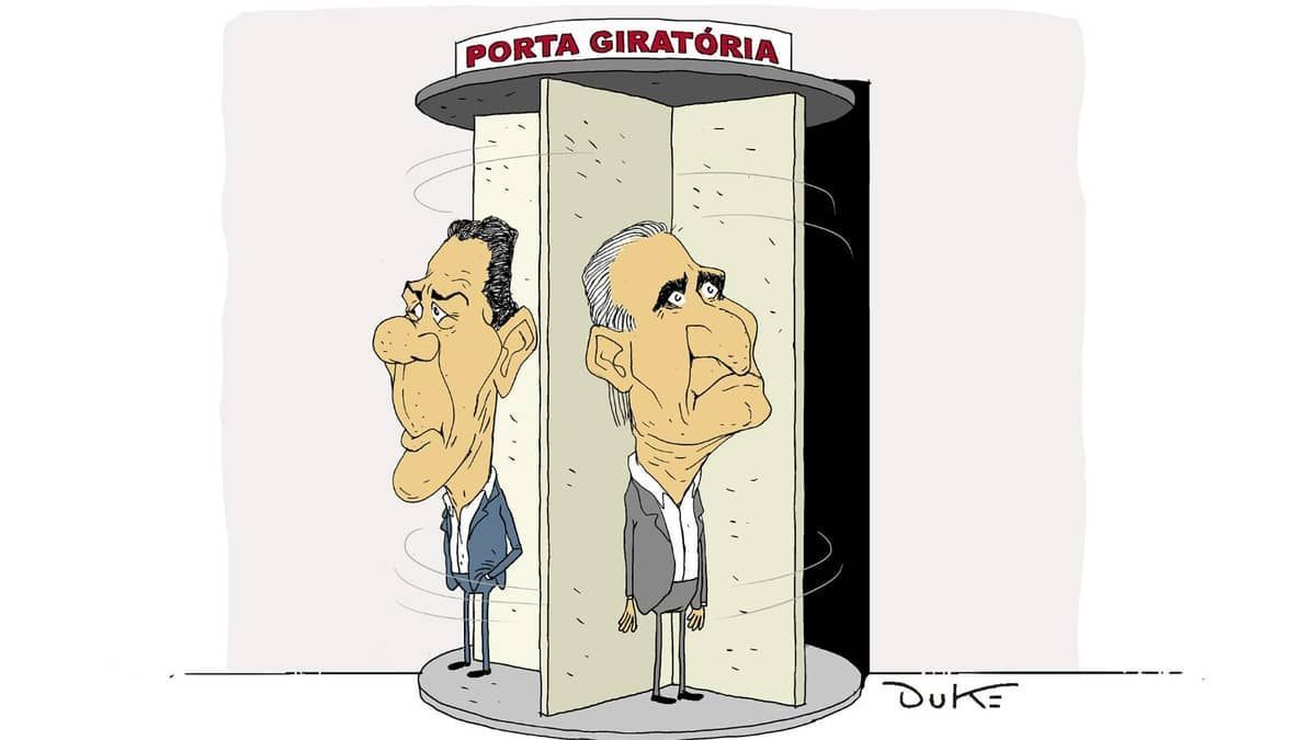 Charge do Duke: porta giratória do futebol brasileiro