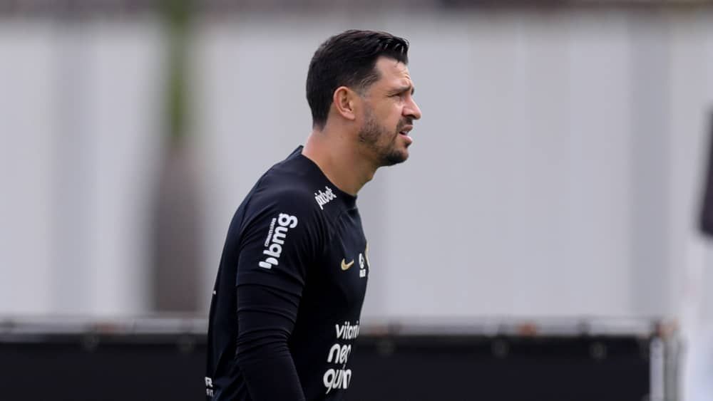 Corinthians faz primeiro treino de olho em semana decisiva no Brasileirão