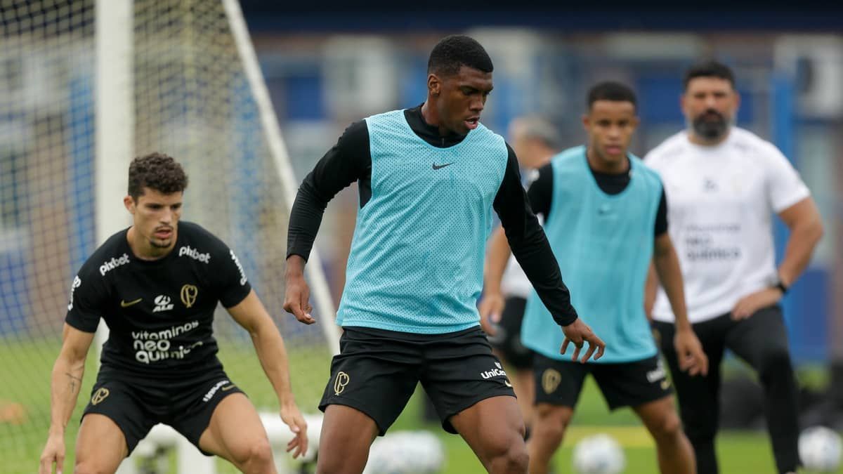 Corinthians treina no CT do Boca Juniors antes de retorno ao Brasil