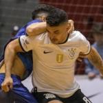 Com golaço de goleiro, Corinthians vence Minas e sai na frente nas oitavas da LNF