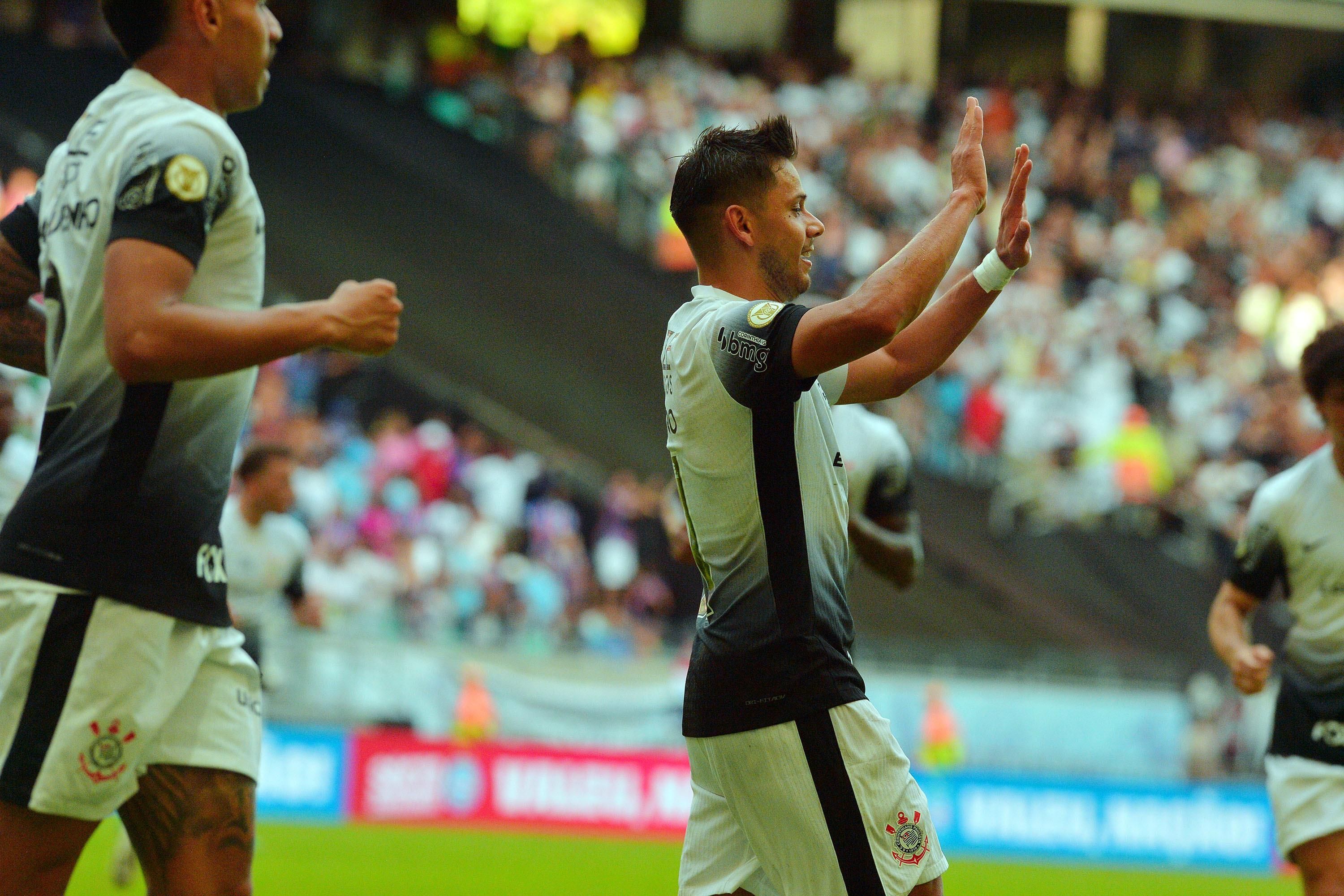 Corinthians segura o Bahia, vence fora de casa e sai do Z4 do Brasileirão