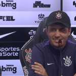 Técnico do Corinthians brinca e provoca Vasco ao falar de ambição pelo Paulista Feminino