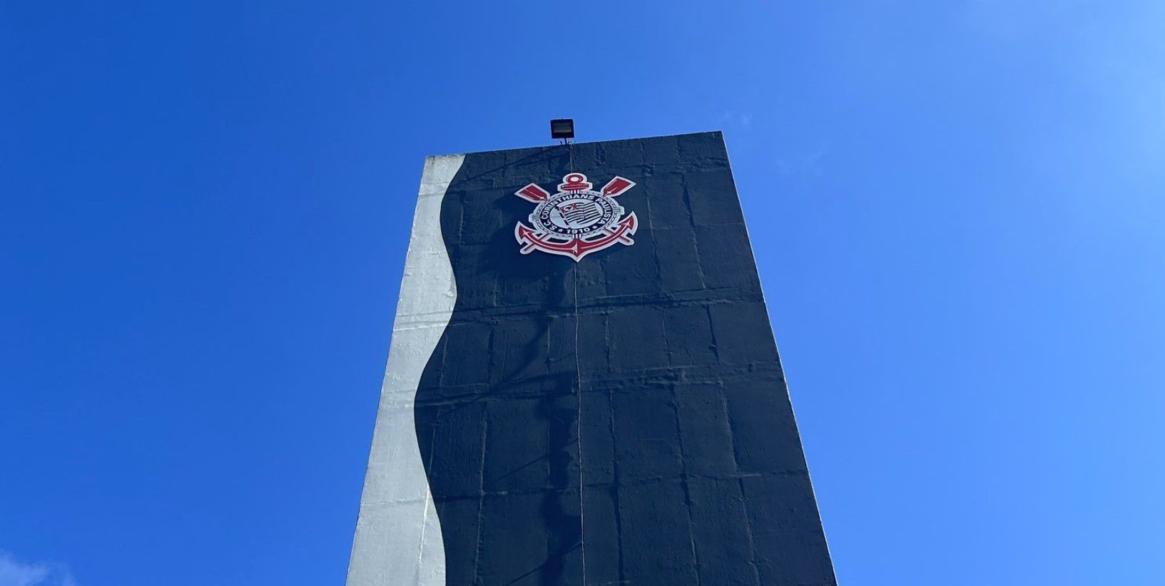 Nova gestão do Corinthians descobre câmeras e microfones em sala da presidência