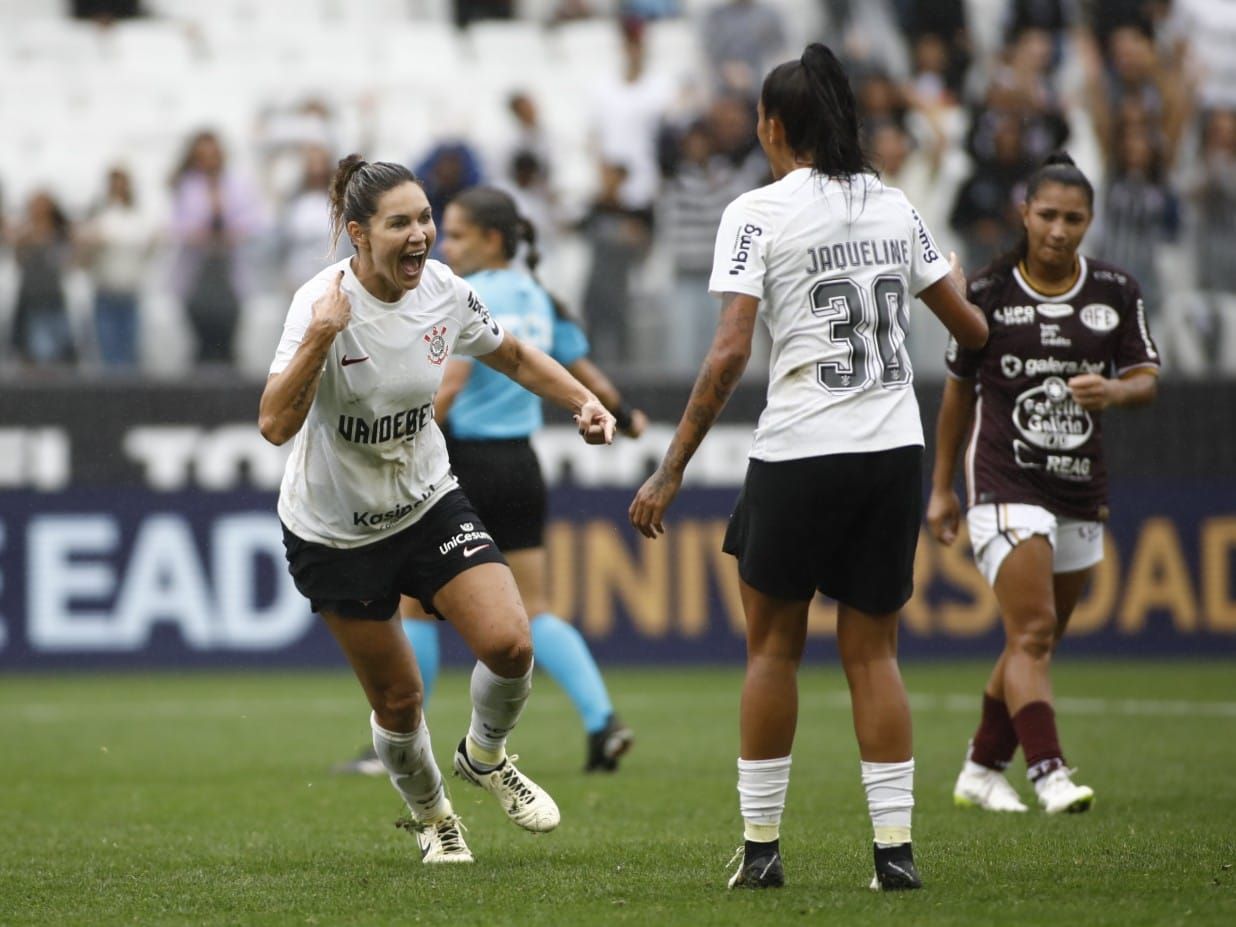 Supercopa Feminina: Corinthians bate Ferroviária e enfrentará Cruzeiro na final