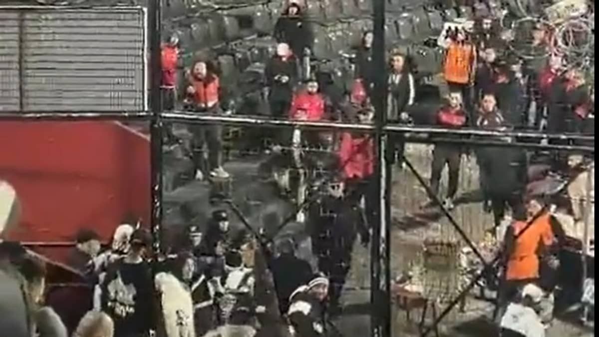 Torcedores do Corinthians registram caso de racismo em jogo contra o Newell's