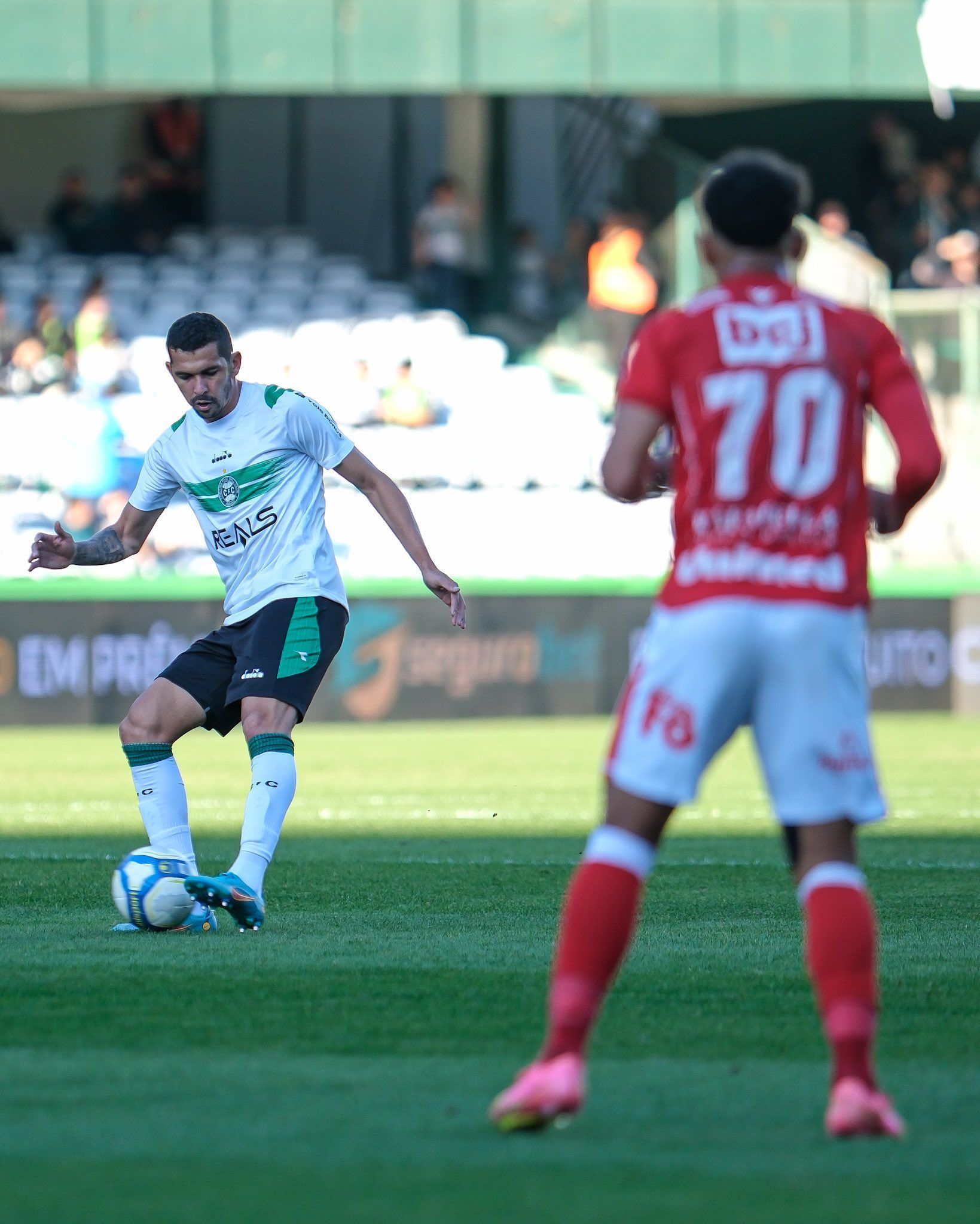 Coritiba marca no fim e empata com o Vila Nova-GO pela Série B