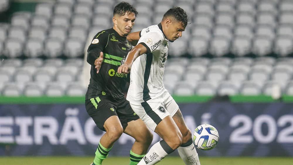 Botafogo só empata com rebaixado Coritiba e vê Palmeiras abrir vantagem