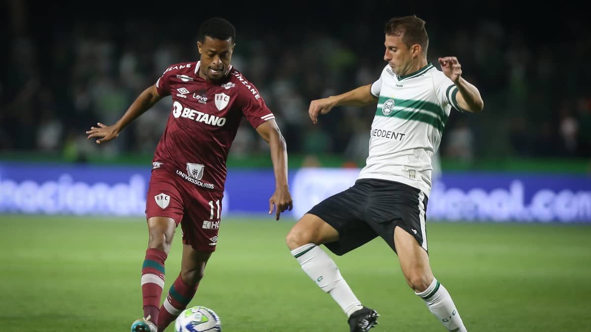 Coritiba vence o Fluminense e breca escalada dos cariocas na Série A