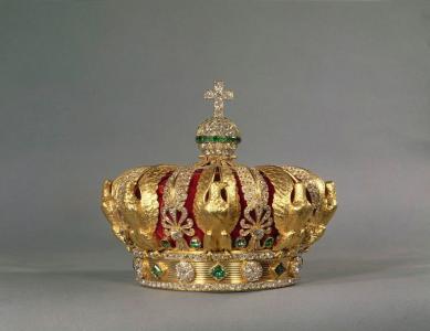 Coroa da imperatriz Eugenénia, em exposição no Louvre.